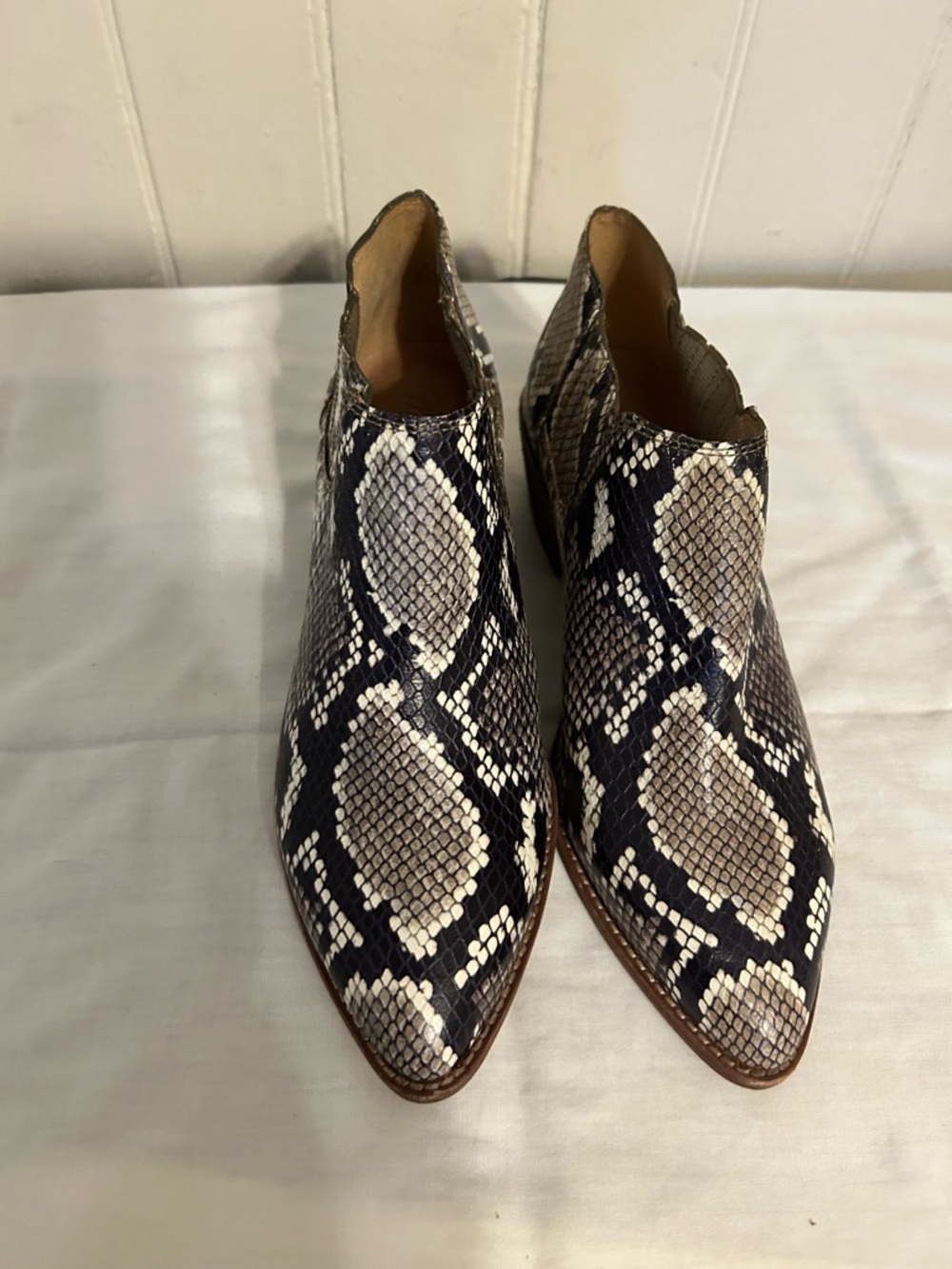 NWOT Maxwell Sonia Low Chelsea Boots-Snake Embossed Leather/7.5 - Picture 2 of 5